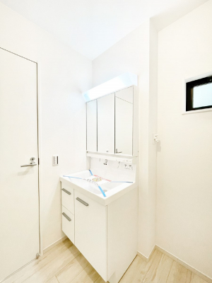 ���̑��@����������z���C�g�J���[����Ƃ��������h���[�X�y�[�X