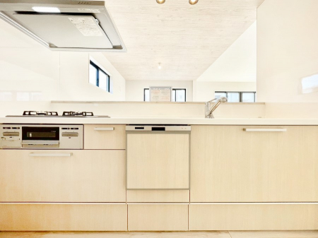 �L�b�`���@���r���O�ŗV�Ԃ��q�l�������Ȃ��炨�������ł���ΖʃL�b�`��