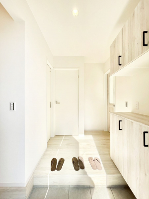 ���ց@���ʔ��͂��Ƒ��̎ʐ^��G�߂̃C���e���A�ŏ���I�Ƃ��ĉ��o�ł��܂�