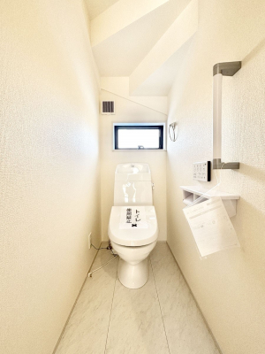 �g�C���@�g�C����1�K��2�K���ꂼ��ɔz�u����Ă��ĂƂĂ��֗��ł��B 