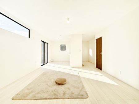 ���r���O�@���₩�ȗz���܂�ɕ�܂��A���S�n�̗ǂ����r���O�ŉƑ��c���I