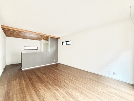 ���r���O�@���Ƒ��̓��₩�Șb�����ŕ�܂�閾�邢���r���O