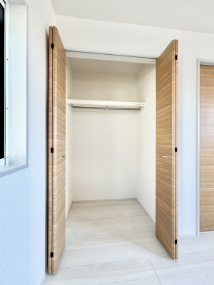 ���[�@�m���̃N���[�[�b�g�B���s��������̂Ō���̈ߗނ�����������܂�܂��B