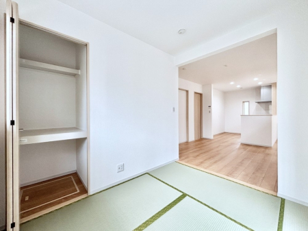 ���̑����ρ@���r���O�Ɨׂ荇���Ă���a���B�ق��ƈꑧ�ł���a�̋�Ԃ��Y�ꂸ�ɁB 