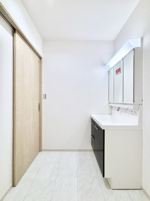 ���ʑ�E���ʏ��@��Ƃ�̐��ʃX�y�[�X�Œ��̐g�x�x���X���[�Y��