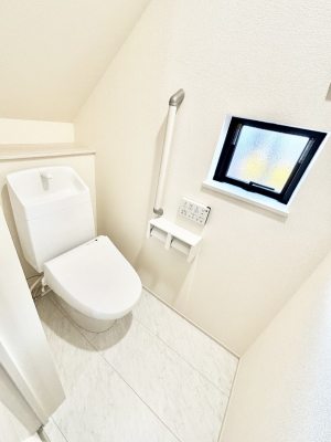 �g�C���@�g�C����1�K��2�K���ꂼ��ɔz�u����Ă��ĂƂĂ��֗��ł��B 