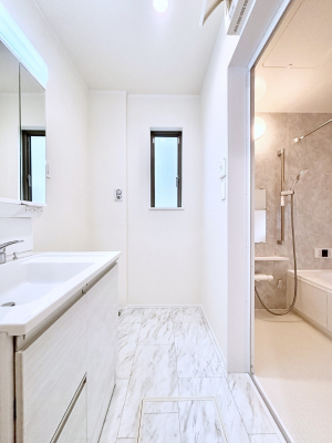 ̑@Ă̂ŎC̑ꏊłC\s܂B̐gxxCǂI