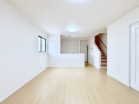 ̑ρ@Ƒ̏Ί炪RƐ܂ĂAȕ͋C̃_CjOɎdオĂ܂B