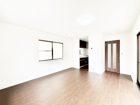 ���r���O�@���Ƒ��̓��₩�Șb�����ŕ�܂�閾�邢���r���O