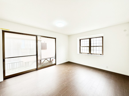 ���r���O�@�傫�ȑ����炽���Ղ�̗z���ƕ����������郊�r���O