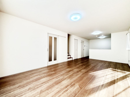 ̑ρ@Ƒ̏Ί炪RƐ܂ĂAȕ͋C̃_CjOɎdオĂ܂B