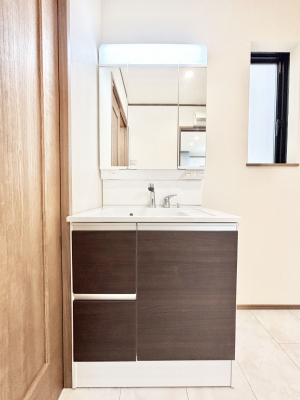 ʑEʏ@邢ʏ͖̐gxxyłႢłB