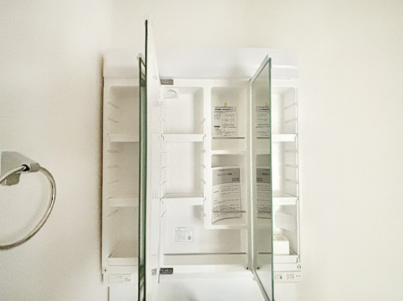 ���ʑ�E���ʏ��@�O�ʋ��̗��ɁA���ϕi��q���p�i�Ȃǂ����[�\�B���ʑ����������ƕۂ��܂��I  