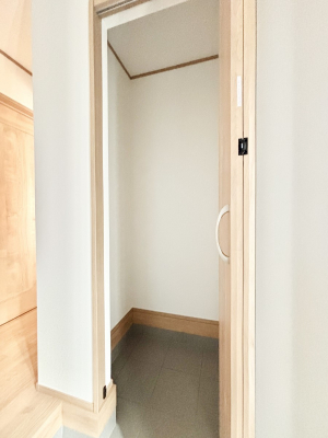 ���[�@�V���[�Y�C���N���[�N�t���I�J���x�r�[�J�[���u���܂��B 