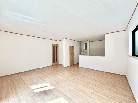 ���r���O�@���邢�z���������A�����̕��͋C�ɖ�������郊�r���O�E�_�C�j���O�B 