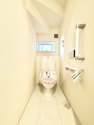 �g�C���@�g�C����1�K��2�K���ꂼ��ɔz�u����Ă��ĂƂĂ��֗��ł��B 