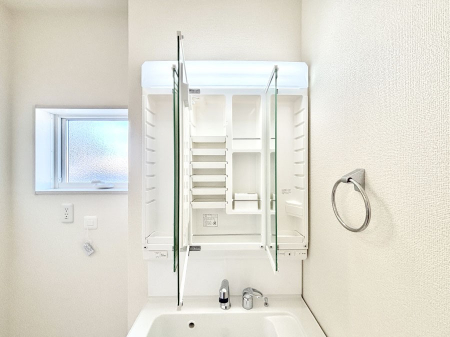 ���̑����ρ@�O�ʋ��̗��ɁA���ϕi��q���p�i�Ȃǂ����[�\�B���ʑ����������ƕۂ��܂��I