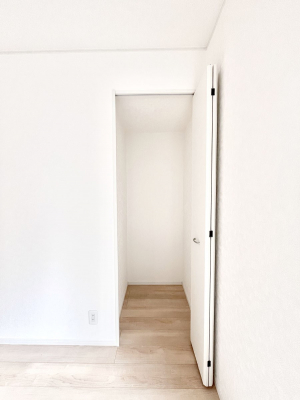 ���̑����ρ@���r���O���[�B�����Ɏ��[������ƕ����W�܂�LDK���X�b�L���Еt�������ł��ˁB  