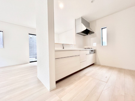 �L�b�`���@�u�₩�ȕ����ʂ蔲����L�b�`���B��������̂Ŗ��邭���C�ɂ��𗧂��܂��B