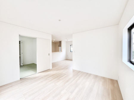 ���r���O�@���Ƒ��̓��₩�Șb�����ŕ�܂�閾�邢���r���O