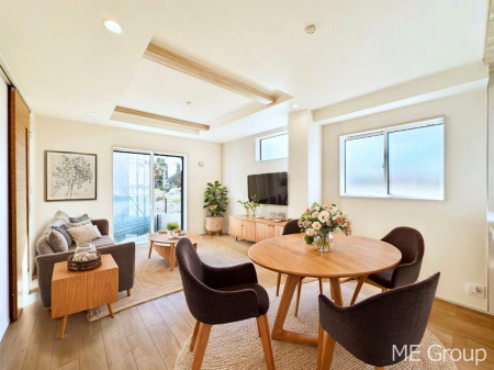 ���r���O�@�傫�ȑ����炽���Ղ�̗z���ƕ����������郊�r���O���Ƌ��CG�ł�  