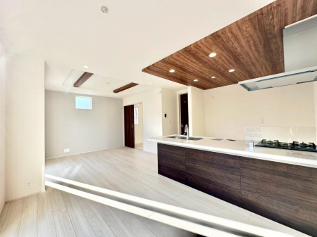 ���r���O�@�ǂ��ɂ��Ă��Ƒ��̂Ȃ������������R�~���j�P�[�V�������r���O�B 