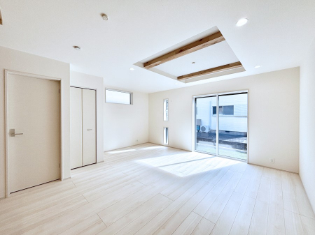 ̑ρ@Ƒ̏Ί炪RƐ܂ĂAȕ͋C̃_CjOɎdオĂ܂B