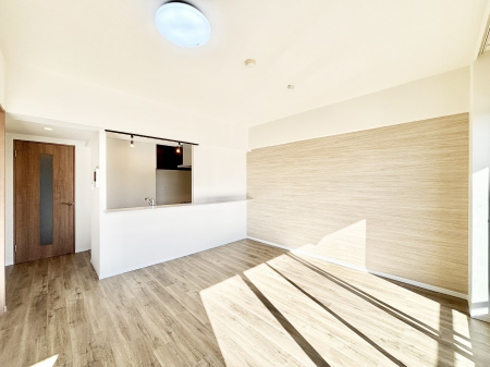 ���r���O�@���Ƒ��̓��₩�Șb�����ŕ�܂�閾�邢���r���O  