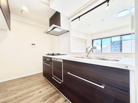 �L�b�`���@�������������I�ɁA�y�����I�V�X�e���L�b�`��