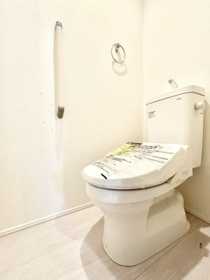 �g�C���@�g�C����1�K��2�K���ꂼ��ɔz�u����Ă��ĂƂĂ��֗��ł��B 