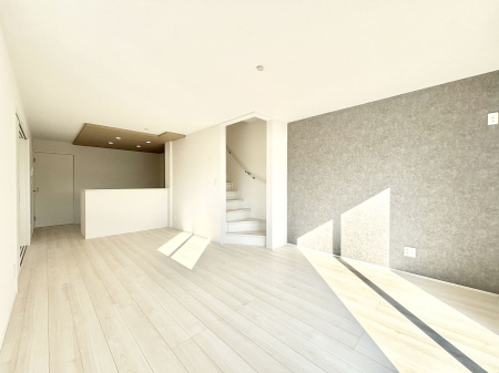 ���r���O�@�Z�ޕ��̌��������o�����A�C���e���A���l����̂��y���݂ȃ��r���O�ł��I 