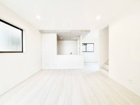 ���r���O�@���₩�ȗz���܂�ɕ�܂��A���S�n�̗ǂ����r���O�ŉƑ��c���I