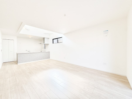 ���r���O�@���Ƒ��̓��₩�Șb�����ŕ�܂�閾�邢���r���O