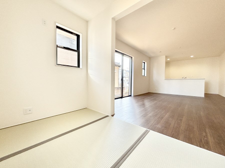 ���̑����ρ@���r���O�Ɨׂ荇���Ă���a���B�ق��ƈꑧ�ł���a�̋�Ԃ��Y�ꂸ�ɁB 