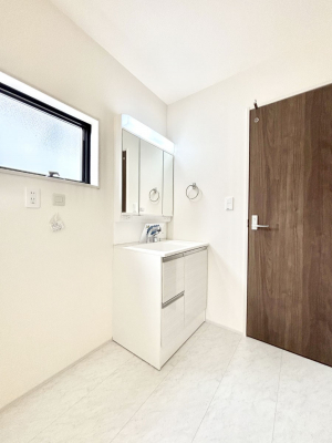 ʑEʏ@邢ʏ͖̐gxxyłႢłB