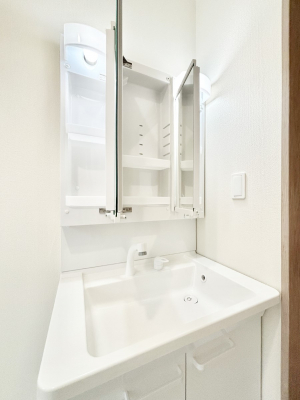 ���̑����ρ@�O�ʋ��̗��ɁA���ϕi��q���p�i�Ȃǂ����[�\�B���ʑ����������ƕۂ��܂��I