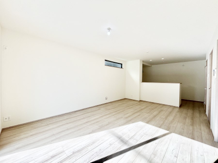 ���r���O�@���Ƒ��̓��₩�Șb�����ŕ�܂�閾�邢���r���O