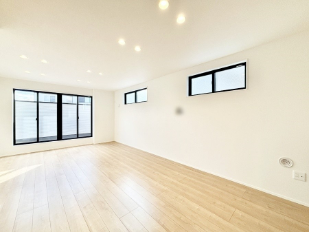 ���r���O�@�傫�ȑ����炽���Ղ�̗z���ƕ����������郊�r���O