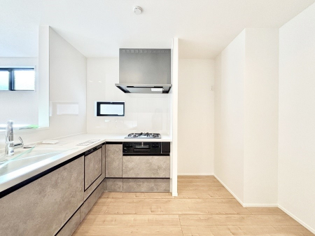 �L�b�`���@�u�₩�ȕ����ʂ蔲����L�b�`���B��������̂Ŗ��邭���C�ɂ��𗧂��܂��B