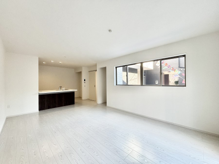 ���r���O�@���Ƒ��̓��₩�Șb�����ŕ�܂�閾�邢���r���O