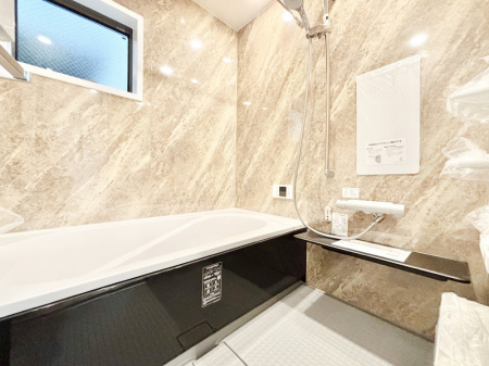 @IVȃfUC̃oX[ŋCオ܂