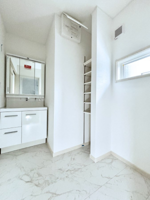 ̑@Ă̂ŎC̑ꏊłC\s܂B̐gxxCǂI