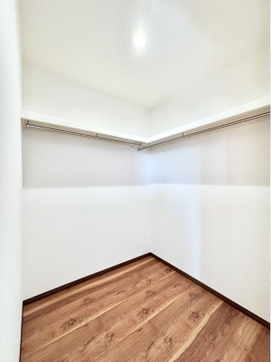 ̑@EH[NCN[[bgtŐԂLpł܂B