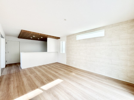 ���r���O�@���Ƒ��̓��₩�Șb�����ŕ�܂�閾�邢���r���O