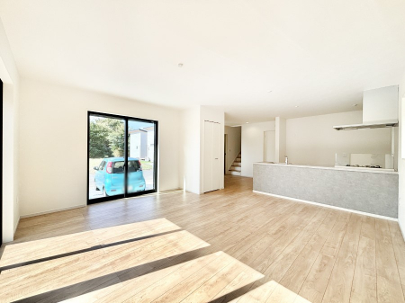 ���r���O�@���邢�z���������A�����̕��͋C�ɖ�������郊�r���O�E�_�C�j���O�B 