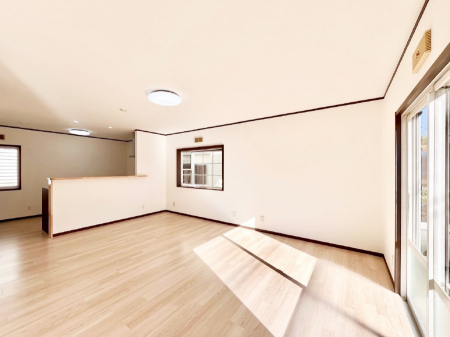 ���r���O�@���Ƒ��̓��₩�Șb�����ŕ�܂�閾�邢���r���O