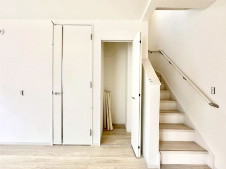 ̑ρ@rO[BɎ[ƕW܂LDKXbLЕtłˁB  