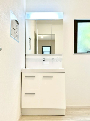 ʑEʏ@邢ʏ͖̐gxxyłႢłB