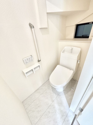 �g�C���@�g�C����1�K��2�K���ꂼ��ɔz�u����Ă��ĂƂĂ��֗��ł��B 