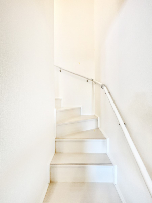 ���̑��@���Ƒ��Ԃ̃R�~���j�P�[�V�������[�܂郊�r���O�C���K�i���̗p